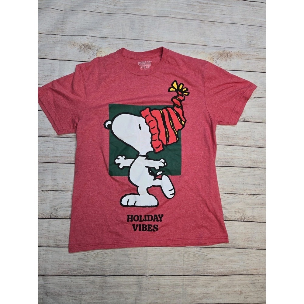Hybrid Peanuts Snoopy Christmas Holiday Era Crew Neck T-Shirt Size Medium